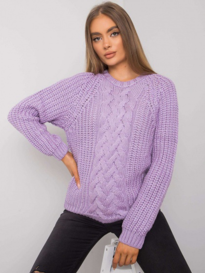 Сиреневый свитер фактурной вязки "в косичку"