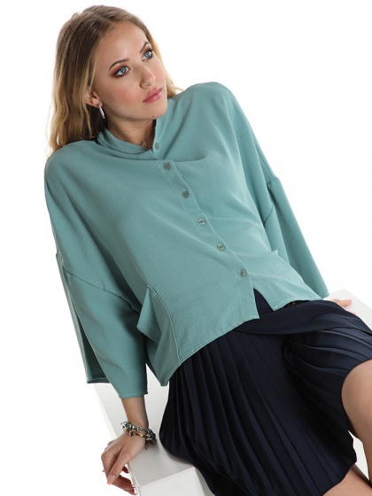 Green blouse with buttons