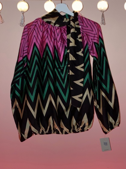 Элегантная цветная блузка